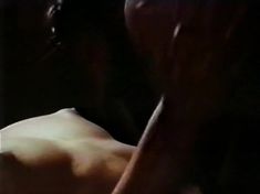 Алена Хмельницкая оголила грудь и попу в фильме «Супермен поневоле, или Эротический мутант» фото #19