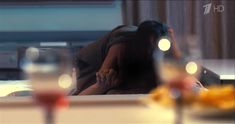 Анна Пескова засветила грудь в сериале «Тест на беременность» фото #5