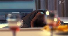Анна Пескова засветила грудь в сериале «Тест на беременность» фото #7