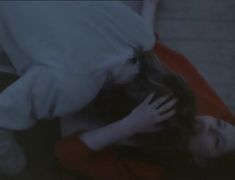 Красивая Оксана Арбузова показала голую грудь в фильме «Увидеть Париж и умереть» фото #5