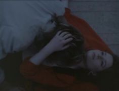 Красивая Оксана Арбузова показала голую грудь в фильме «Увидеть Париж и умереть» фото #6