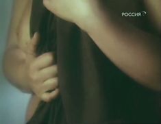 Голая грудь Натальи Егоровой в фильме «Хочу сделать признание» фото #2