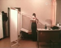 Голая грудь Елены Кориковой в фильме «Я обещала, я уйду...» фото #5