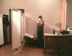 Голая грудь Елены Кориковой в фильме «Я обещала, я уйду...» фото #6