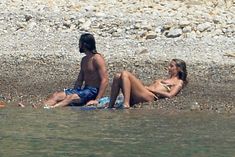 Красотка Хайди Клум топлесс на пляже в Италии фото #5