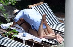 Сладкая попка Марии Шараповой в бикини на отдыхе в Италии фото #15