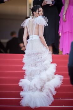 Голая грудь Кендалл Дженнер в абсолютно прозрачном наряде на Каннском кинофестивале фото #11