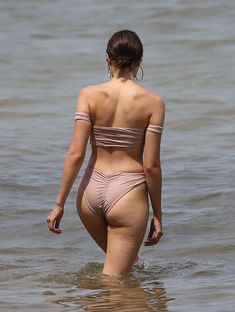 Красотка Оливия Калпо в сексуальном бикини на пляже Майами фото #1