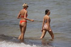 Красотка Оливия Калпо в сексуальном бикини на пляже Майами фото #4