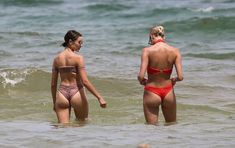 Красотка Оливия Калпо в сексуальном бикини на пляже Майами фото #5