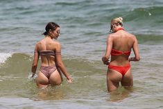 Красотка Оливия Калпо в сексуальном бикини на пляже Майами фото #8