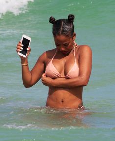 Сексуальная Кристина Милиан в миниатюрном бикини на Майами фото #8