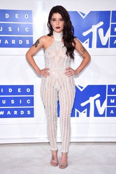 Обнажённая Холзи в прозрачном наряде на MTV Video Music Awards фото #2
