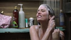 Полностью голая Айони Скай в сериале «Кемпинг» фото #7