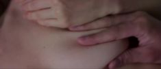 Сочная Александра Верхошанская оголила грудь и попу в фильме «Я счастлив» фото #3