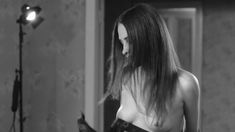 Алиса Вединяпина показала голую грудь в фильме «Турецкое седло» фото #5