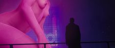 Ана де Армас оголила грудь и попу в фильме «Бегущий по лезвию 2049» фото #2