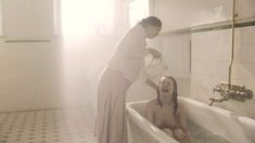 Анна Капалева снялась голой в сериале «Дом образцового содержания» фото #2