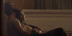 Белла Дэйн показала голую грудь в сериале «Падение Трои» фото #5