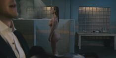 Полностью голая Бетти Гилпин в сериале «Блеск» фото #3