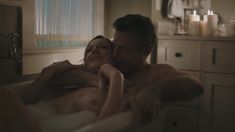 Голая грудь Джуди Грир в сериале «Шучу» фото #7