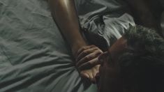 Голая грудь Джуди Грир в сериале «Шучу» фото #14