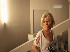 Евгения Осипова показала голую грудь в сериале «Башня» фото #19
