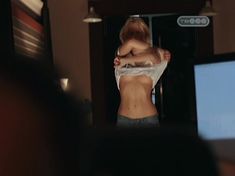 Евгения Осипова показала голую грудь в сериале «Башня» фото #21
