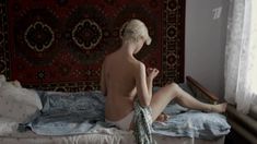 Милашка Евгения Осипова засветила грудь в сериале «Степные дети» фото #1