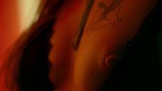 Голая грудь Келли Гоф в сериале «Ответный удар» фото #4