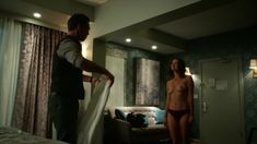 Леа МакКендрик показала голую грудь в сериале «Ясновидец» фото #3