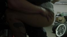 Полностью голая Леви Трэн в сериале «Бесстыжие» фото #14