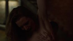 Голая грудь Люси Уолтерс в сериале «Власть в ночном городе» фото #5