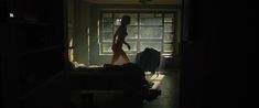 Маккензи Дэвис засветила грудь в фильме «Бегущий по лезвию 2049» фото #2