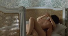 Настасья Кински показала голую грудь в фильме «Болезнь любви» фото #40
