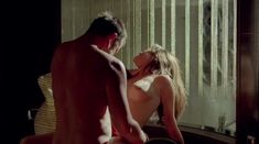 Наталия Авелон показала голую грудь в сериале «Ответный удар» фото #13