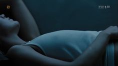 Ольга Болондзь показала голую грудь в фильме «Крылатые свиньи» фото #8