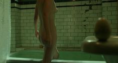 Полностью голая Салли Хокинс в фильме «Форма воды» фото #3