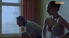 Татьяна Лялина показала голую грудь  в сериале «Ненастье» фото #8
