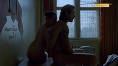 Татьяна Лялина показала голую грудь  в сериале «Ненастье» фото #10