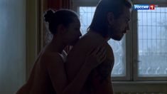 Татьяна Лялина показала голую грудь  в сериале «Ненастье» фото #12