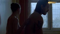 Татьяна Лялина показала голую грудь  в сериале «Ненастье» фото #13