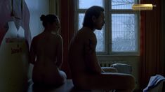 Татьяна Лялина показала голую грудь  в сериале «Ненастье» фото #15
