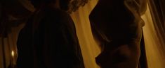 Голая грудь Флоренс Пью в фильме «Король вне закона» фото #2