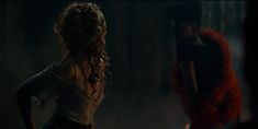 Хани Фюрстенберг засветила грудь в сериале «Американские боги» фото #2