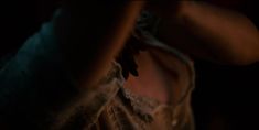 Хани Фюрстенберг засветила грудь в сериале «Американские боги» фото #3