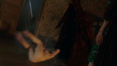 Челси Престон-Крейфорд снялась полностью голой в сериале «Эш против зловещих мертвецов» фото #2