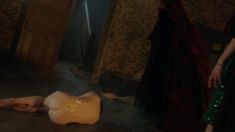 Челси Престон-Крейфорд снялась полностью голой в сериале «Эш против зловещих мертвецов» фото #3