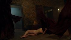 Челси Престон-Крейфорд снялась полностью голой в сериале «Эш против зловещих мертвецов» фото #7