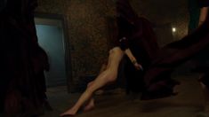 Челси Престон-Крейфорд снялась полностью голой в сериале «Эш против зловещих мертвецов» фото #9